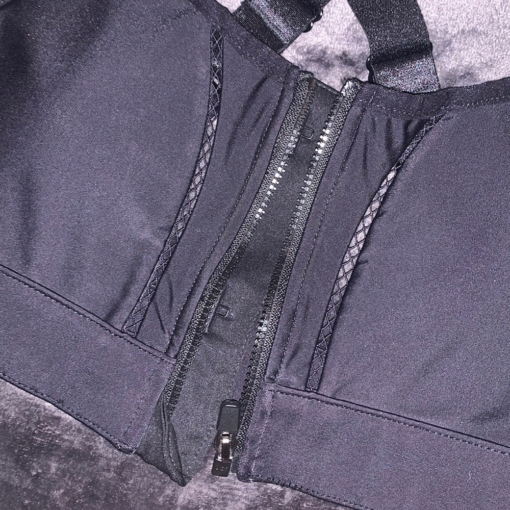 Fabletics Sports Bra - Picture 4 of 5